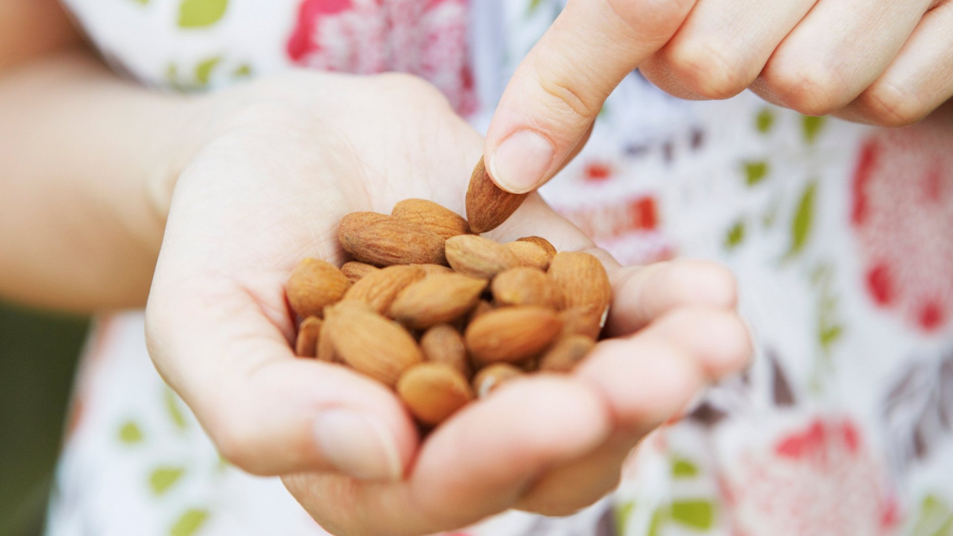 Eating Nuts Makes You Live Much Longer